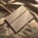  [iPad 10.2inch(第9/8/7世代)/iPad Air 10.9inch(第5/4世代)/iPad mini 8.3inch(第6世代)専用]salisty(サリスティ) スエードスタイル iPadケース｜スマホケース・スマホカバー・iPhoneケース通販のHamee