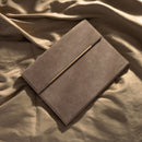  [iPad 10.2inch(第9/8/7世代)/iPad Air 10.9inch(第5/4世代)/iPad mini 8.3inch(第6世代)専用]salisty(サリスティ) スエードスタイル iPadケース｜スマホケース・スマホカバー・iPhoneケース通販のHamee