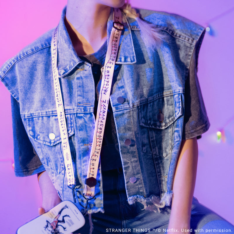 Netflixシリーズ「ストレンジャー・シングス 未知の世界」 iFace Hang and ショルダーストラップ(RUN)