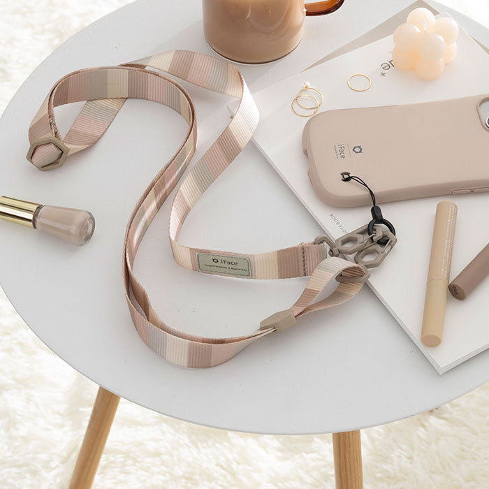 iFace Hang and ショルダーストラップ